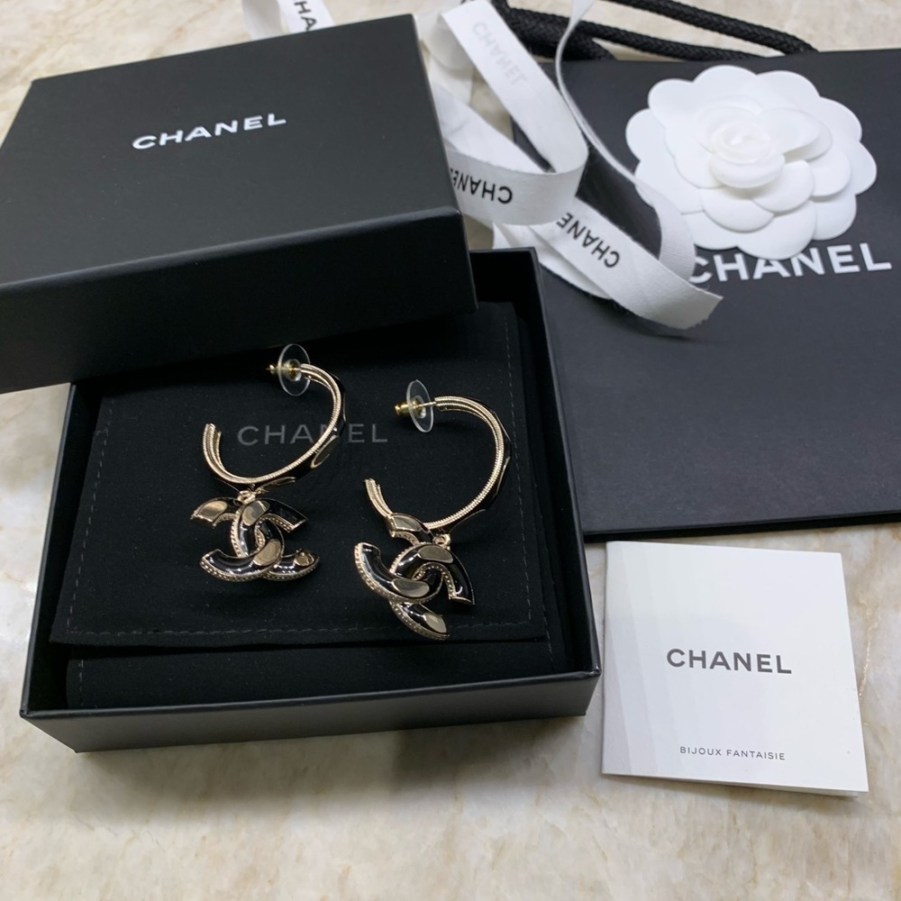 CHANEL Metal Gold & Black Earrings - Picture 6 of 14